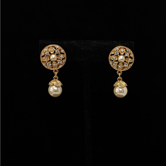 Vintage Deltah Clip On Earrings.  Sparkly! - Picture 5 of 5